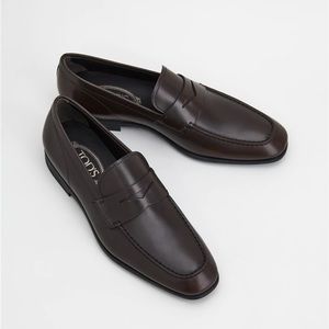 Tod’s Men’s Loafers - Chocolate Brown Leather.  UK 7.5 - US 9